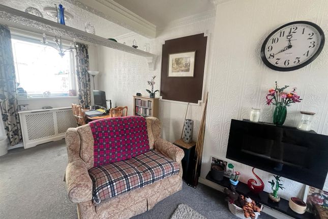 7, Rawthorpe Crescent, Huddersfield photo 3