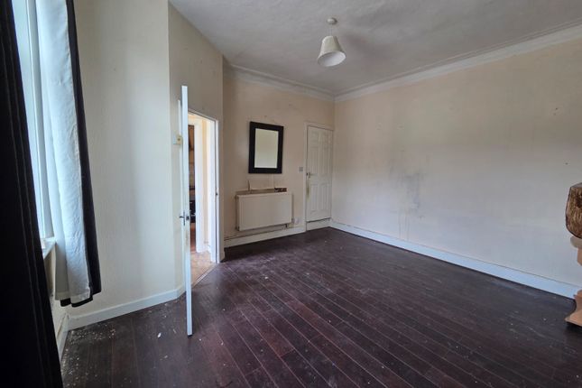 20 Alma Street, Queensbury photo 4