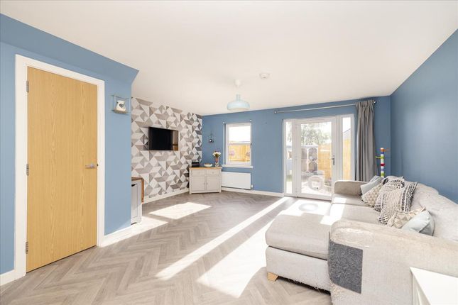 26 Wymet Gardens, Millerhill, Dalkeith photo 2