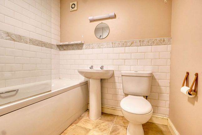 2, Ashby Crescent, Scunthorpe photo 5