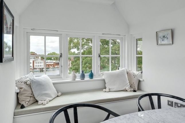 1-bed flat on Flat 9, Sovereign House, 1, Bridge Road, East Molesey, £2,500/mo