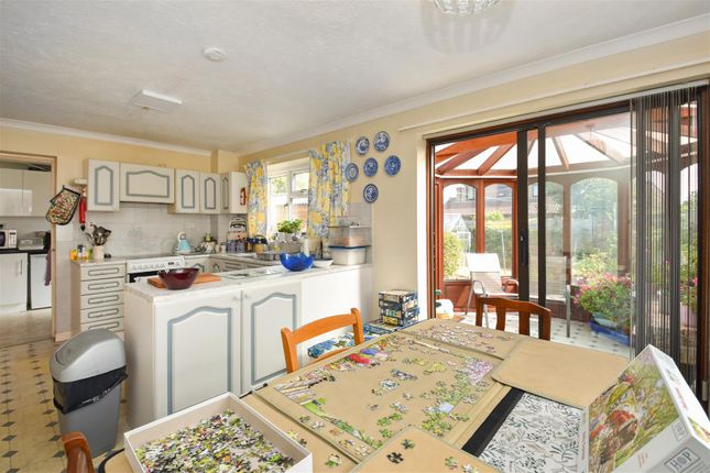 2, Cherry Close, Cullompton photo 4