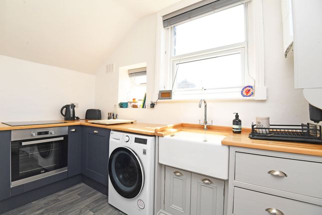 Flat 5, 19 Harlow Moor Drive, Harrogate photo 3