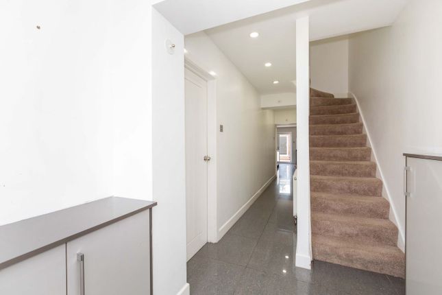 12, Hatton Avenue, Slough photo 2