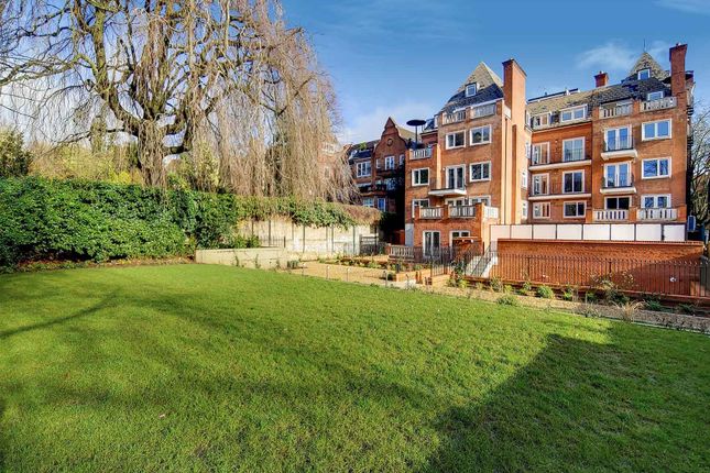 Flat to rent in Hampstead Heights, Fitzjohns Avenue, Hampstead