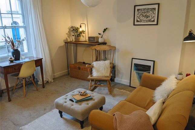 12, London Road, Gloucestershire photo 3