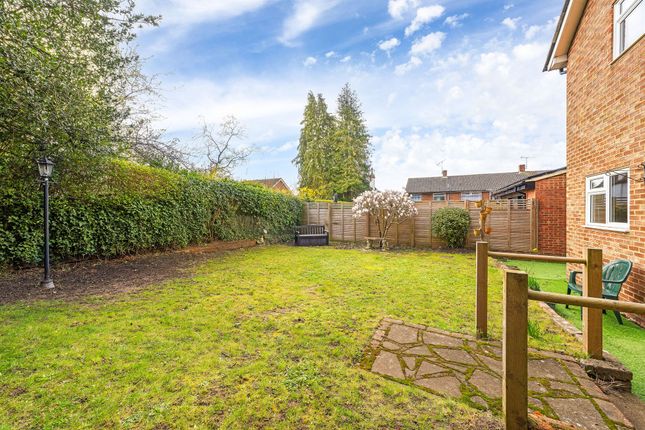 4 Crown Close, Orpington photo 4