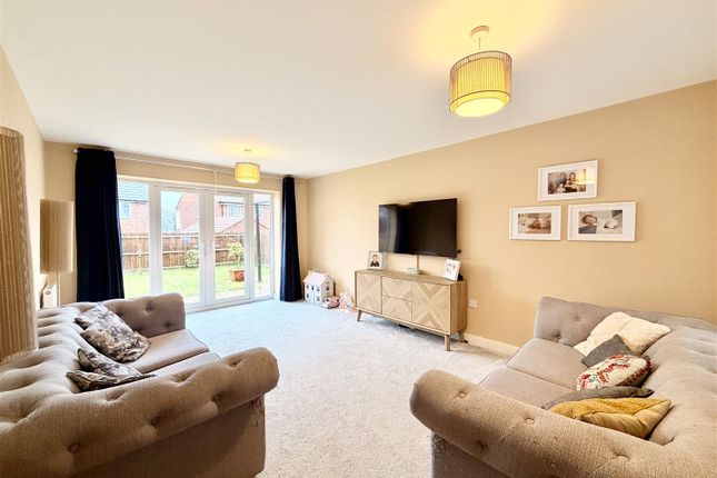 18, Ploughlands, Loughborough photo 3