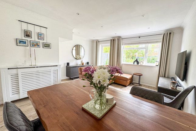 44, Roding Way, Wickford photo 4