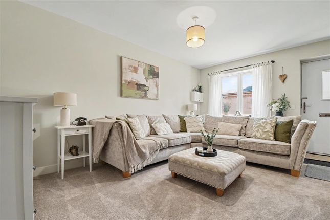 23, Beechcroft Drive, Gainsborough photo 2