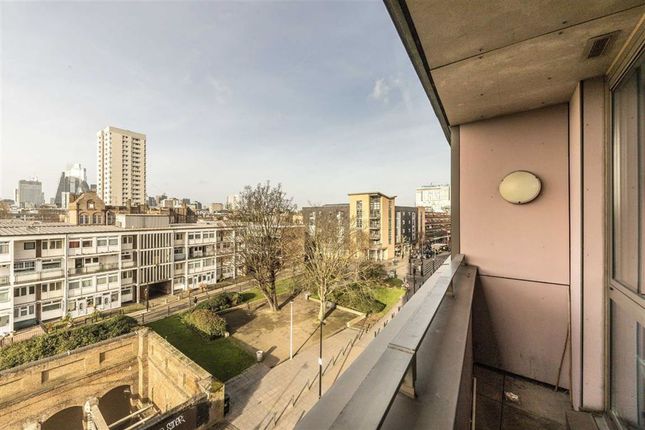 Flat for sale in Spencer Way, London