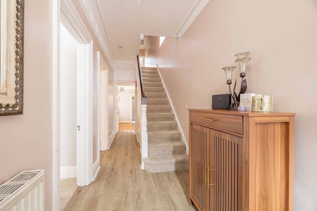 31, Dolphin Road, Slough photo 2