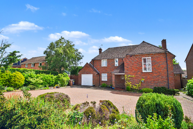 48, Abbots Ride, Surrey photo 2
