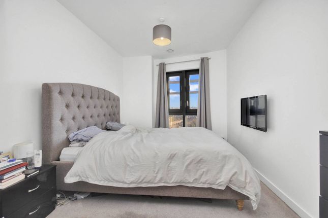 Maisonette for sale in City North West Tower, Finsbury Park, London