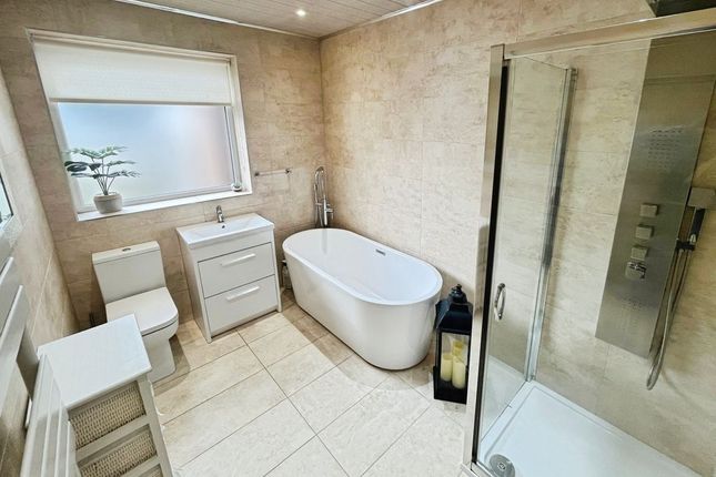 4, Kinross Drive, Bolton photo 4