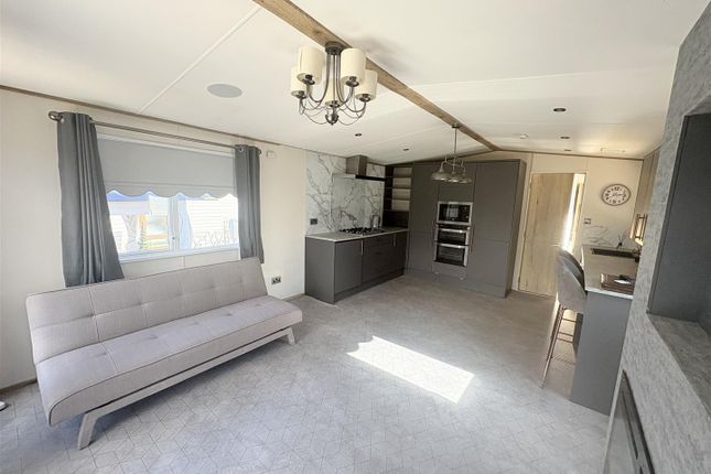 61 Sunset View Caravan Park, Churchend, Tewkesbury photo 2