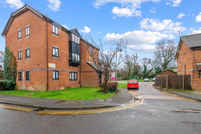 Thumbnail Flat for sale in Willenhall Drive, Hayes