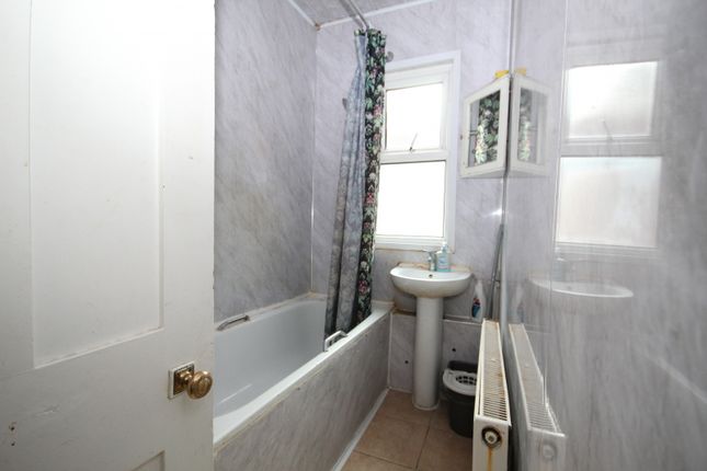 14b District Road, Wembley photo 4