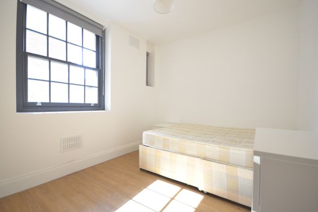 Flat to rent in Chadbourn Street, London