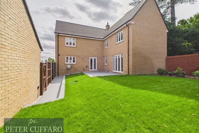 2 Elmer Close, Hoddesdon photo 4
