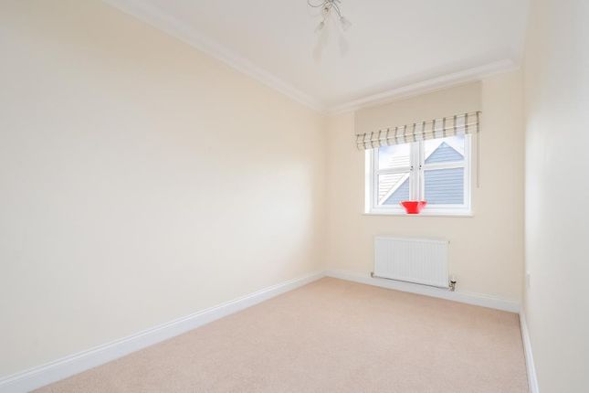 Town house to rent in Baynton Road, Aylesbury