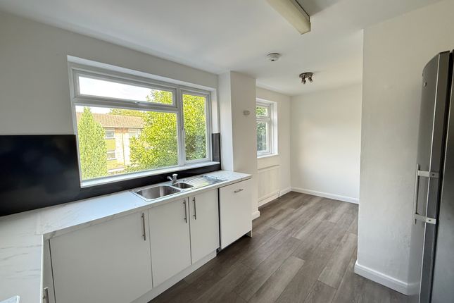 1, Hyrstdene, South Croydon photo 4