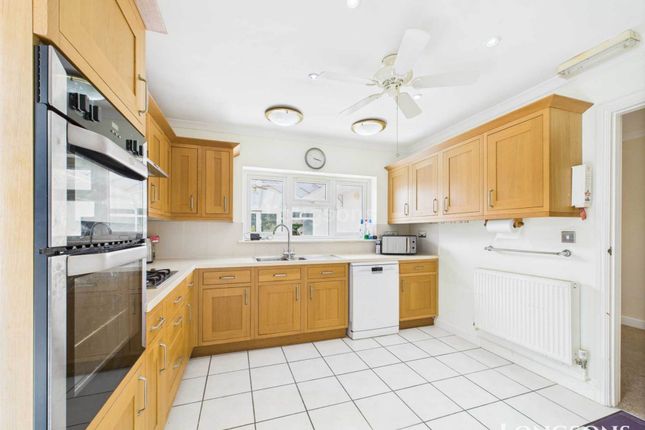 5, Oaks Drive, Swaffham photo 3