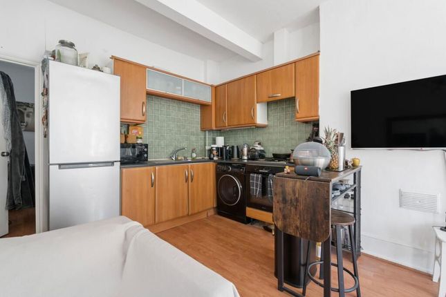 15A, Sandrock Road, London photo 2