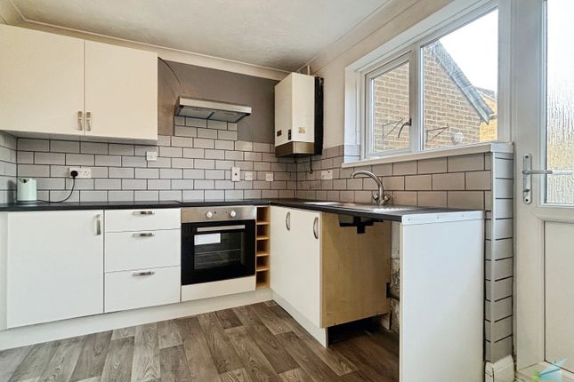 4, Dragonfly Close, Ashford photo 2
