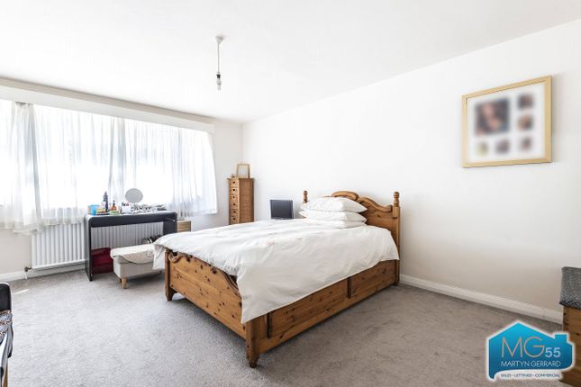 65, Holdenhurst Avenue, London photo 4