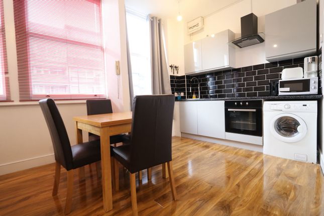 Thumbnail Flat to rent in Goswell Road, Clerkenwell