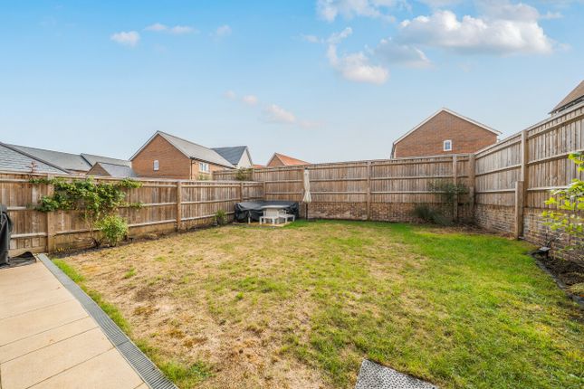 38, Titchener Way, Hampshire photo 2