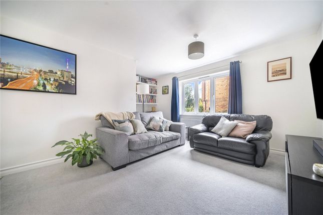 10, Bourne Close, Woking photo 4