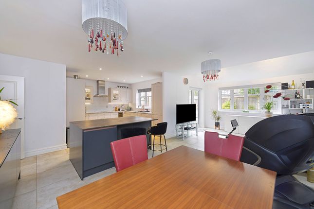 5 Hydon Grove, Cranleigh photo 5