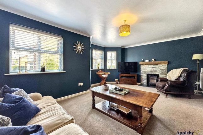 27, Acacia Close, Chippenham photo 2