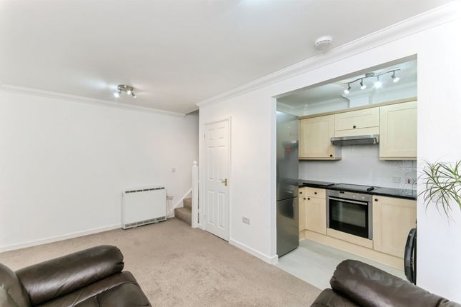 Flat 2, Henley Court, 16e, Woodsgate Park, Bexhill-On-Sea photo 3