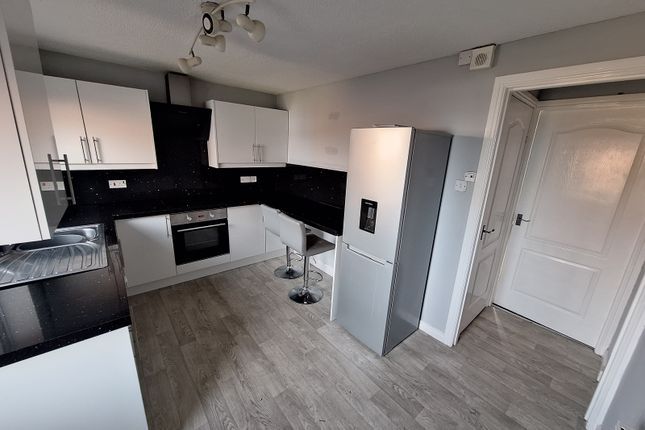 2 Belfry Court, Wakefield photo 3