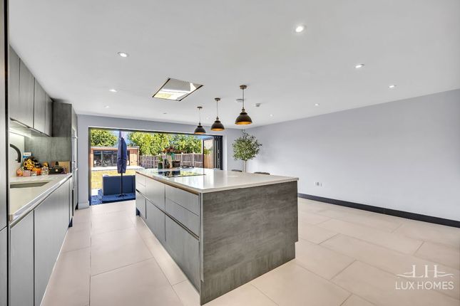 23 Forest Road, Ilford photo 4