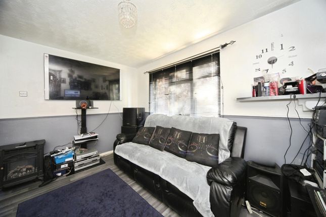 Constable Close, Dunstable photo 3