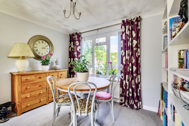 7, Lodge Vale, Romsey photo 4