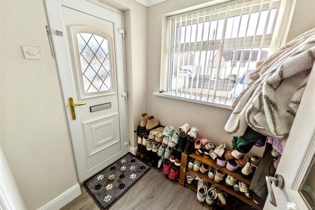 47, Hafod Elfed, Carmarthen photo 2