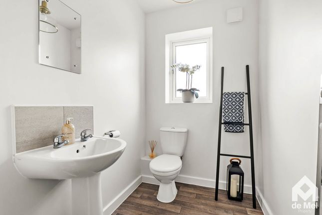 10, Palm Court, Bishops Cleeve photo 4