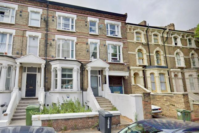 Flat to rent in Stockwell Road, Brixton