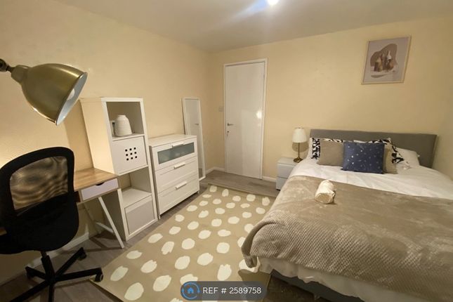 Room 4 (£800Pcm)