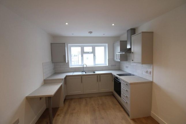 Room 3, 71a Cricklade Road, Swindon photo 2