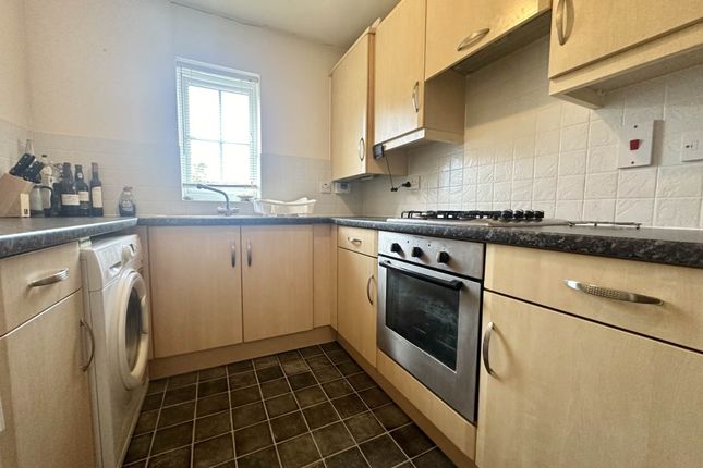 Flat for sale in The Wickets, Luton