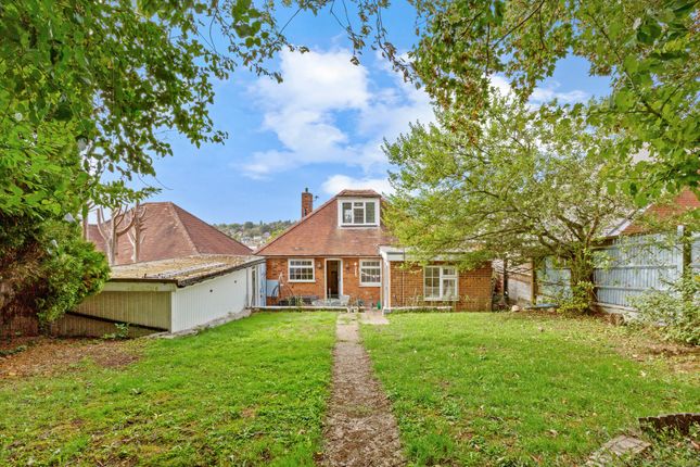 28 West Drive, High Wycombe photo 4