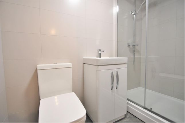 Flat 2, 4 Minter Terrace, Ranwell Passage, London photo 5