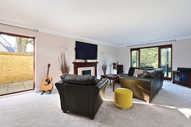 3, Barberry Way, Camberley photo 2