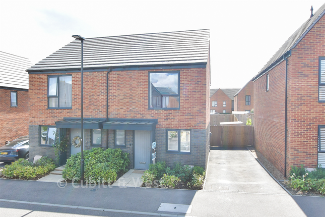 11, Mountain Street, Crawley photo 2
